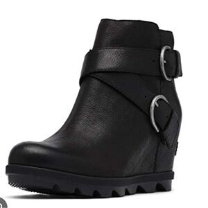Sorel Joan of Arctic Black Ankle Boots with buckle Strap
